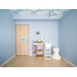 「青い空」のイメージで仕上げたお気に入りの壁紙も自分の部屋が好きになるポイントです。