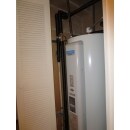 深夜電力を利用した電気温水器が14年が経過しており、交換しました。前の工事で給水配管と減圧弁取付位置に不備があり、併せて変更工事しました。