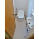 トイレは手洗い器を新設して、便器を施主様ご支給の
パナソニック アラウーノに交換しました。