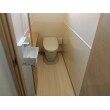 和式トイレを使用されていましたが、洋式トイレと手洗い場を設け、使いやすいトイレ空間へとリフォームさせていただきました。