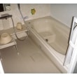 ≪リフォーム後≫TOTOのサザナを採用をされました。掃除がしやすくなり、浴室の床はクッション性があり、滑りにくいです。手すりも設置してより安全な入浴が可能になりました。