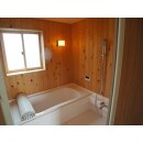 二世帯住宅の新築工事を行いました。
1階浴室は、木目の壁が暖かみがあり、落ち着きのある空間に仕上がりました。