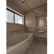 断熱性能の高いユニットバス・浴室暖房乾燥機付き。
壁柄を全面変更して頂きましたので、明るく温かみのあるお風呂になりました。