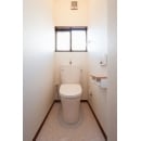 トイレはシンプルに。
お手入れがしやすい、フチなし形状のTOTO製のトイレです。