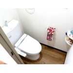 高い清掃性のトイレとクッションフロア張替えにより清潔感アップ