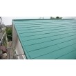 丁寧な下地処理のうえで屋根専用の遮熱塗装を施しました。
奥様お気に入りのグリーンの屋根が甦りました。