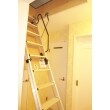 ３階天井収納へのはしごを設置。 