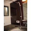 従来のタイル貼りの浴室からお手入れのしやすいユニットバスにリフォームして、浴槽も広くなりました。