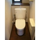 【リフォーム後の写真】
最新の機能と節水タンクレストイレ。
きれい除菌水で便器を清潔に保ちます。
壁リモコンで操作性もラクラクなトイレです