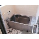 リフォーム前の<a href="https://www.homepro.jp/yougo/sa/yogo_sa_520.html" class="replaced_keyword_link" target="_blank">在来浴室</a>。タイル張りでとても寒々しい浴室でした。