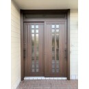 旧来のアルミ色の玄関から木目柄の洋風ベージックな扉デザインへと生まれ変わり、断熱製（ペアガラスサッシ）、防犯性（ピッキングに強いディンプルキー）にも優れています。