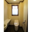 1階トイレは広々カウンター付きのトイレです。