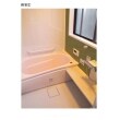 クッション性のある床材と断熱性がある浴槽のユニットバスを設置し、冬場の寒さを軽減できる浴室に。