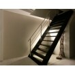 入ってすぐの階段は、既存を再利用。
間接照明と階段下の玉砂利で雰囲気アップ！
