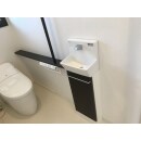 ずっと使い続けていたトイレを、LIXILの新しいシャワートイレにリニューアル
手洗台や手すりも新設し、使いやすくメンテナンスもしやすいトイレになりました。