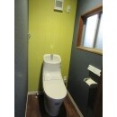 節水タイプでスマートなデザインのトイレです。