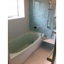 マテリアルアロマグリーンのアクセントパネルと
それに合わせて浴槽はアクアを選び、明るく
爽やかなバスルームになりました。
