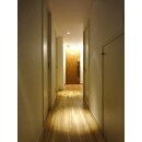 元々、廊下が無かったので廊下の新設により個室と浴サニタリーが分かれました。
LED照明の人感知センサーを施すことによって、省エネを図りました。