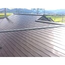 軽くて耐久性の高い、カラーガルバリウム鋼鈑を上張りした屋根は、見違えるほどきれいに仕上がりました。