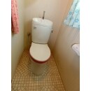 2Fのトイレ。節水型で掃除のしやすいものに交換しました。