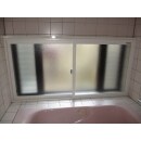 浴室が寒いとの事でしたので、断熱効果の高い樹脂製内窓を設置しました。寒さで体がショックを受ける「ヒートショック」対策にもなります。 使用商品【ＹＫＫap：プラマードＵ】