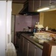 施工前の写真です。
奥様が独立型のキッチンで、一人寂しく料理をされていました。
