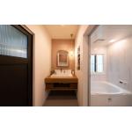 安心をそっと忍ばせた、スタイリッシュ洗面室