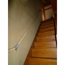 階段に手すりを設置いたしました。
