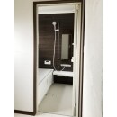 浴室は1坪サイズのシステムバスを導入。シンプルなトーンで落ち着いた雰囲気のバスルームです。