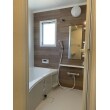 浴室をLIXIL　リノビオフィットでリフォームしました。合わせて洗面室のクロス・床・洗濯パンもリフォーム。浴室の壁一面にはアクセントパネルを入れました。