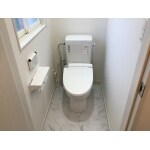 白色でまとめた明るいトイレリフォーム