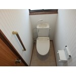 壁紙も替えてキレイなトイレリフォーム