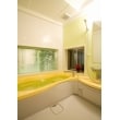 黄色の浴槽がオシャレです。