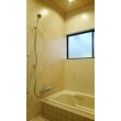 お手入れしやすい樹脂素材の壁面パネル、『断熱性』＆『デザイン性』が高く、在来浴室の寒さ対策に太鼓判ですね。