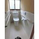 和式トイレ特有の段差がなくなり、手すりも付いて、安心のトイレになりました。