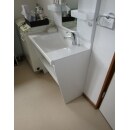 下部の棚板を外せば座っての使用も可能なバリアフリータイプの洗面化粧台です。