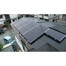 限られた屋根スペースを徹底活用するために多彩かつ有効なサイズ・形状の太陽電池モジュールを組み合わせて設置容量を約3kw設置しました。