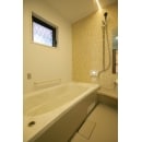 1616サイズの浴室は足を延ばしてゆっくりと入ることができ、LDE照明でとてもリラックスできます。
