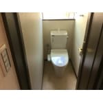 落ち着いた空間のトイレ