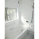 真っ白な明るい浴室で気分も明るくリフレッシュ！