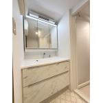 収納力は抜群！ルームヒーターが付いた洗面台リフォーム