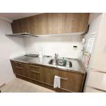 家具のようなデザイン。ステンレス素材が特徴的なキッチン