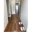 廊下のフローリング工事を行いました。
床材はP社のベリティスフロアSを採用しています。
