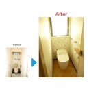 ～明るくすっきりとした１階トイレ～　正面には柄の入ったクロスを選ばれデザイン性も高い仕上りに。　
