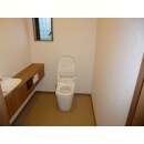 お手入れが簡単なアラウーノ。収納力・デザイン性にも優れており、快適トイレ空間。