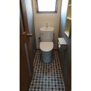TOTOの節水型トイレに入れ替え。併せて、床のクッションフロアも貼り替えました。