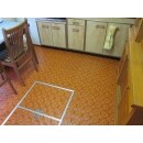 築30年という事もあり、台所の床を踏むと少し凹んだりする箇所が出てきました。