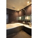1621mm（1.25坪）サイズの浴室は広々と落ち着きがある空間に仕上がりました。
