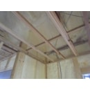床、壁、天井に断熱材を吹付けます。
下地材に吸い付き発泡しますので、気密性、断熱性両方に
効果があります。
