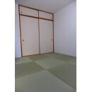 琉球畳とそのお部屋にマッチするよう、モダンな襖にしています。